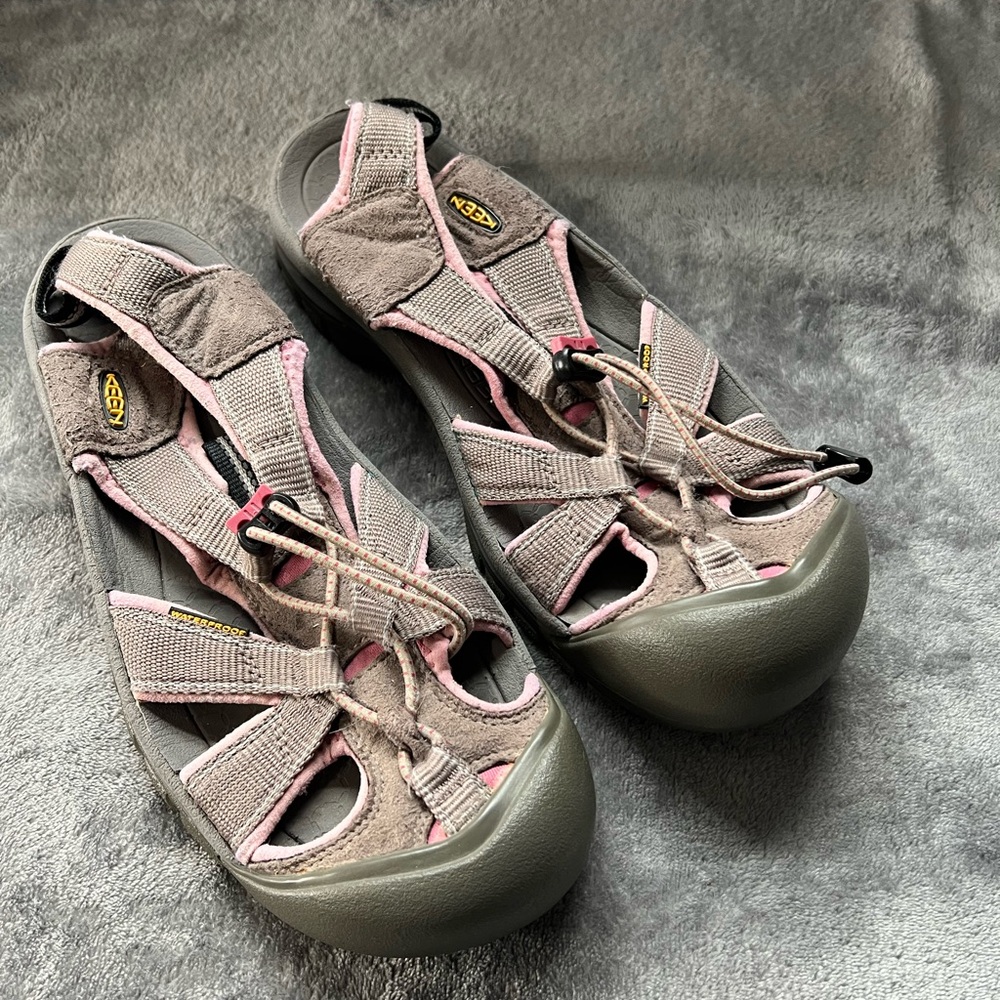 KEEN LADIES SANDALS SZ 11